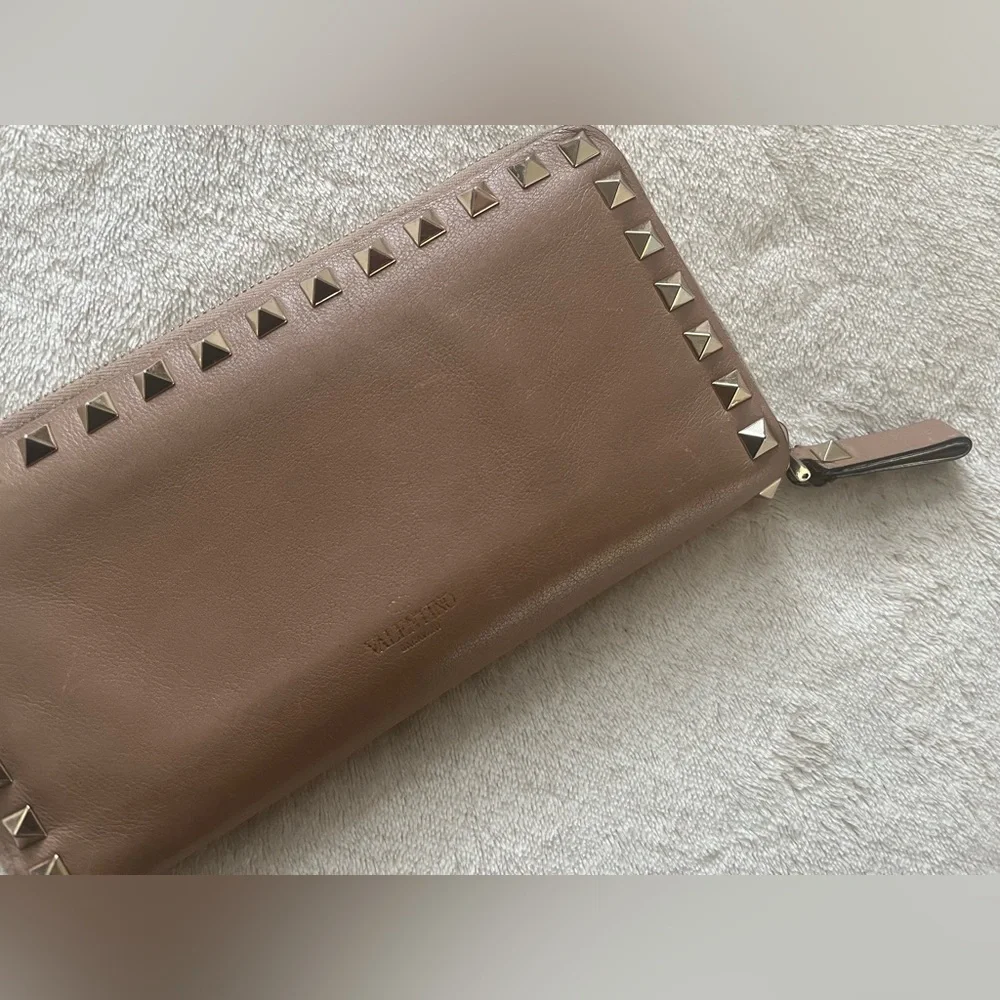 Valentino Garavani Rock Stud Pink Wallet with Gold Studs EUC - Picture 8 of 16